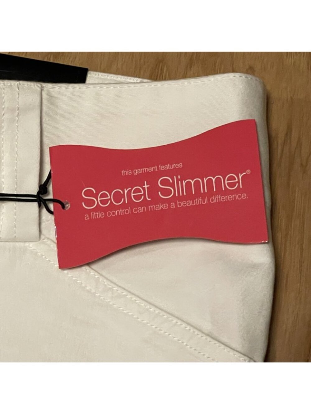 White Shorts Women’s 18 Lane Bryant Secret Slimmer 5 Pocket NWT - Picture 3 of 12